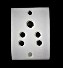 DP 5-Pin Socket PC